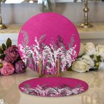 Realhomes Fuşya Zeminde Beyaz Ve Gri Çiçek Motifli Modern 2'li Yuvarlak Servis Altlığı - Supla Realhomes