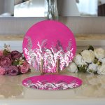 Realhomes Fuşya Zeminde Beyaz Ve Gri Çiçek Motifli Modern 2'li Yuvarlak Servis Altlığı - Supla Realhomes