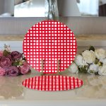 - Supla2li-5236kirmizi-Gorsel3 - Realhomes Realhomes Kırmızı Zeminde Geometrik Kare Motifli Modern 2'li Yuvarlak Servis Altlığı - Supla Realhomes