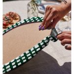 - Supla2li-5236koyuyesil-Gorsel4 - Realhomes Realhomes Koyu Yeşil Geometrik Kare Motifli Modern 2'li Yuvarlak Servis Altlığı - Supla Realhomes