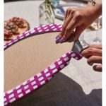 - Supla2li-5236mor-Gorsel4 - Realhomes  Realhomes Lacivert Zeminde Geometrik Kare Motifli Modern 2'li Yuvarlak Servis Altlığı - Supla Realhomes