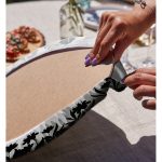 Realhomes Siyah Çiçekler Üzerinde Kelebek Motifli Özel Tasarım Modern 2'li Yuvarlak Servis Altlığı - Supla Realhomes