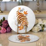 - Supla2li-5281-Gorsel1 - Realhomes Realhomes Beyaz Mermer Zemin Üzerinde Sonbahar Kurumuş Yaprak Desenli Modern 2'li Yuvarlak Servis Altlığı - Supla Realhomes