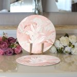Realhomes Gri Zemin Üzerinde Pembe Yaprak Motifli Özel Tasarım Modern 2'li Yuvarlak Servis Altlığı - Supla Realhomes