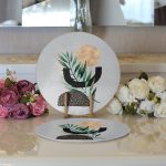 - Supla2li-5308gri-Gorsel3 - Realhomes Realhomes Gri Zemin Üzerinde Soyut Yaprak Çizimli Modern Özel Tasarım 2'li Yuvarlak Servis Altlığı - Supla Realhomes