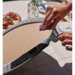 - Supla2li-5310gri-Gorsel4 - Realhomes Realhomes Gri Zeminde Gold Yaprak Motifli Modern 2'li Yuvarlak Servis Altlığı - Supla Realhomes