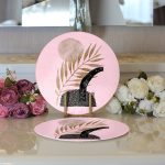 Realhomes Pembe Zemin Üzerinde Gold Yaprak Motifli Modern 2'li Yuvarlak Servis Altlığı - Supla Realhomes