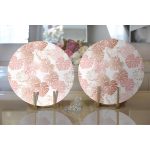 - Supla2li-5357-Gorsel2 - Realhomes Realhomes Beyaz Zemin Üzerinde Pembe Tropikal Yaprak Desenli Modern 2'li Yuvarlak Servis Altlığı - Supla Realhomes