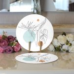 - Supla2li-5369-Gorsel3 - Realhomes Realhomes Beyaz Zemin Üzerinde Çizim Çiçek Tasarımlı Modern 2'li Yuvarlak Servis Altlığı - Supla Realhomes