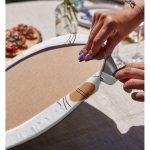 - Supla2li-5369-Gorsel4 - Realhomes Realhomes Beyaz Zemin Üzerinde Çizim Çiçek Tasarımlı Modern 2'li Yuvarlak Servis Altlığı - Supla Realhomes