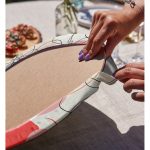 Realhomes Kırmızı Ve Turuncu Puantiyeli Zeminde Karakalem Çiçek Motifli Modern 2'li Yuvarlak Servis Altlığı - Supla Realhomes