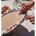 - Supla2li-5419-Gorsel4 - Realhomes  Realhomes Pembe Zeminde Siyah Leopar Dijital Baskılı Modern 2'li Yuvarlak Servis Altlığı - Supla Realhomes