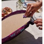 - Supla2li-5438-Gorsel4 - Realhomes Realhomes Mor Zemin Üzerinde Otantik Baykuş Desenli Modern 2'li Yuvarlak Servis Altlığı - Supla Realhomes