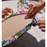 Realhomes Renkli Zeminde Geometrik Yaprak Desenli Modern 2'li Yuvarlak Servis Altlığı - Supla Realhomes