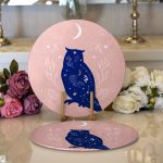 Realhomes Bej Pembe Zeminde Mavi Baykuş Motifli Modern 2'li Yuvarlak Servis Altlığı - Supla Realhomes