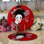 Realhomes Beyaz ve Kırmızı Zeminde Papatya Tasarımlı Japon Kız Modern 2'li Yuvarlak Servis Altlığı - Supla Realhomes