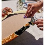 Realhomes Başında Vazo Taşıyan Etnik Afrika Desenli Modern 2'li Yuvarlak Servis Altlığı - Supla Realhomes