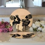 Realhomes Etnik Desen Zeminli Bebekli Afrika Kadın Motifli Modern 2'li Yuvarlak Servis Altlığı - Supla Realhomes