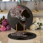 - Supla2li-5825-Gorsel1 - Realhomes  Realhomes Gri Zemin Desenli Siyahi Kadın Motifli Modern 2'li Yuvarlak Servis Altlığı - Supla Realhomes