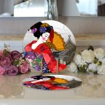 Realhomes Etnik Desen Zeminli Sarı Yelpazeli Japon Kadın Motifli Modern 2'li Yuvarlak Servis Altlığı - Supla Realhomes