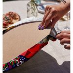 Realhomes Etnik Desen Zeminli Sarı Yelpazeli Japon Kadın Motifli Modern 2'li Yuvarlak Servis Altlığı - Supla Realhomes