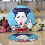 - Supla2li-5841-Gorsel1 - Realhomes Realhomes Suşi Yiyen Japon Kız Desenli Modern 2'li Yuvarlak Servis Altlığı - Supla Realhomes