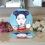 - Supla2li-5841-Gorsel3 - Realhomes Realhomes Suşi Yiyen Japon Kız Desenli Modern 2'li Yuvarlak Servis Altlığı - Supla Realhomes