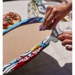 - Supla2li-5841-Gorsel4 - Realhomes Realhomes Suşi Yiyen Japon Kız Desenli Modern 2'li Yuvarlak Servis Altlığı - Supla Realhomes