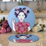 Realhomes İnci Kolyeli Japon Kadın Dijital Baskılı Modern 2'li Yuvarlak Servis Altlığı - Supla Realhomes