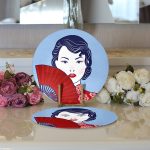 Realhomes Kırmızı Yelpazeli Mavi Zeminli Japon Kadın Modern 2'li Yuvarlak Servis Altlığı - Supla Realhomes