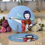 - Supla2li-5856-Gorsel1 - Realhomes Realhomes Mavi Zeminde Keman Çalan Japon Kız Desenli Modern 2'li Yuvarlak Servis Altlığı - Supla Realhomes