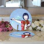 - Supla2li-5856-Gorsel3 - Realhomes Realhomes Mavi Zeminde Keman Çalan Japon Kız Desenli Modern 2'li Yuvarlak Servis Altlığı - Supla Realhomes