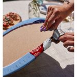 - Supla2li-5856-Gorsel4 - Realhomes Realhomes Mavi Zeminde Keman Çalan Japon Kız Desenli Modern 2'li Yuvarlak Servis Altlığı - Supla Realhomes