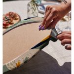 Realhomes Pembe Zeminli Çiçek Detaylı Özel Tasarım Modern 2'li Yuvarlak Servis Altlığı - Supla Realhomes