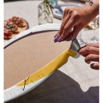 Realhomes Sarı Pubra Renkli İnce Dal Motifli Dijital Baskılı Modern 2'li Yuvarlak Servis Altlığı - Supla Realhomes