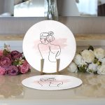 - Supla2li-7093-Gorsel3 - Realhomes Realhomes Beyaz Zeminde Bayan Desenli Dijital Baskılı Modern 2'li Yuvarlak Servis Altlığı - Supla Realhomes