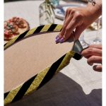 - Supla2li-7118-Gorsel4 - Realhomes Realhomes Sıyah Zeminde Happy Birthday Gold Yazılı Dijital Baskılı Modern 2'li Yuvarlak Servis Altlığı - Supla Realhomes