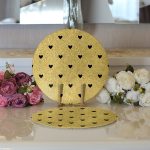 Realhomes Gold Zeminde Beyaz Ok Motifli Dijital Baskılı Modern 2'li Yuvarlak Servis Altlığı - Supla Realhomes