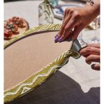 Realhomes Gold Zeminde Beyaz Bohem Çizimli Dijital Baskılı Modern 2'li Yuvarlak Servis Altlığı - Supla Realhomes