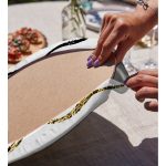 - Supla2li-7131-Gorsel4 - Realhomes Realhomes Beyaz Zeminli Gold Detayli Smile Dijital Baskılı Modern 2'li Yuvarlak Servis Altlığı - Supla Realhomes