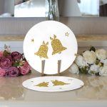 Realhomes Beyaz Zeminde Gold Renkli Çan Desenli Dijital Baskılı Modern 2'li Yuvarlak Servis Altlığı - Supla Realhomes