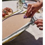 - Supla2li-7155-Gorsel4 - Realhomes Realhomes Beyaz Zeminde Gold Ve Siyah Çizgili Dijital Baskılı Modern 2'li Yuvarlak Servis Altlığı - Supla Realhomes