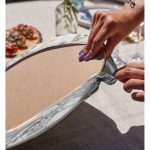 - Supla2li-7192-Gorsel4 - Realhomes Realhomes Gri Zemin Üzerinde Gold Detaylı Soft Çizim Desenli Modern 2'li Yuvarlak Servis Altlığı - Supla Realhomes