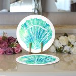 Realhomes Beyaz Zeminde Yeşil Renkli Deniz Kabuğu Desenli Modern 2'li Yuvarlak Servis Altlığı - Supla Realhomes