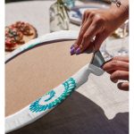 Realhomes Beyaz Zeminde Yeşil Renkli Deniz Atı Desenli Dijital Baskılı Modern 2'li Yuvarlak Servis Altlığı - Supla Realhomes