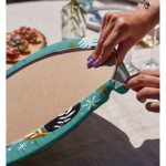 - Supla2li-7243-Gorsel4 - Realhomes  Realhomes Renkli Zeminde Sincap Desenli Dijital Baskılı Modern 2'li Yuvarlak Servis Altlığı - Supla Realhomes