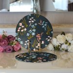 Realhomes Siyah Zemin Üzerinde Rengarenk Çiçek Desenli 2'li Yuvarlak Servis Altlığı - Supla Realhomes