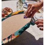 - Supla2li-7265-Gorsel4 - Realhomes Realhomes Renkli Zemin Üzerinde Palmiye Desenli Dijital Baskılı Modern 2'li Yuvarlak Servis Altlığı - Supla Realhomes