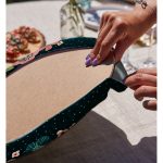 - Supla2li-7280-Gorsel4 - Realhomes Realhomes Rengarenk Zemin Üzerinde Çiçek Desenli Dijital Baskılı Modern 2'li Yuvarlak Servis Altlığı - Supla Realhomes