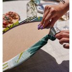 Realhomes Beyaz Zemin Üzerinde Onedraw Çizimli Yaprak Motifli 2'li Yuvarlak Servis Altlığı - Supla Realhomes